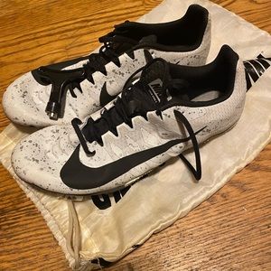 Track spikes with new spikes. Spike key included. Bag included. Size- men’s 11.5